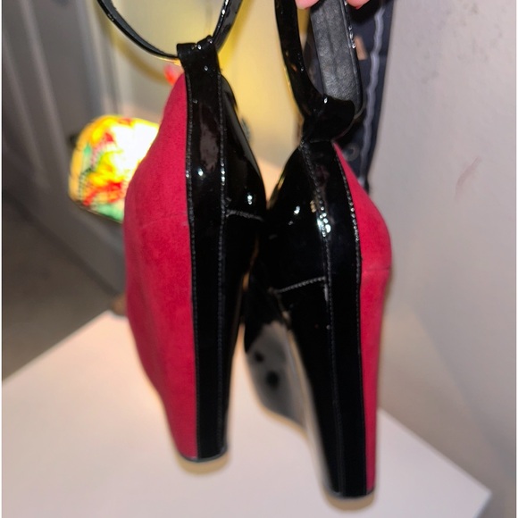 ALDO ♥️RED Suede & 🖤BLACK Patent Leather Wedge Heels. Sz 8 - Picture 5 of 9